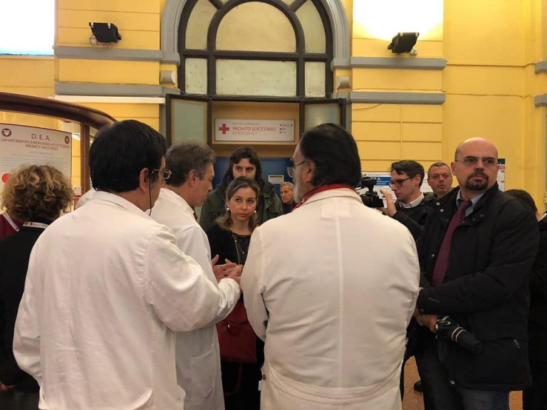 Roma, blitz del ministro Grillo all’Umberto I: «Condizioni indecorose» (VIDEO)