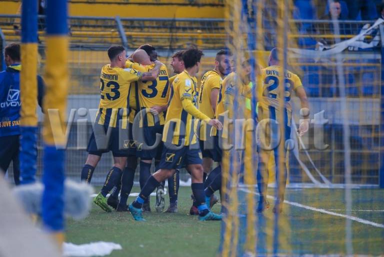 EDITORIALE – Juve Stabia, lampo o arcobaleno