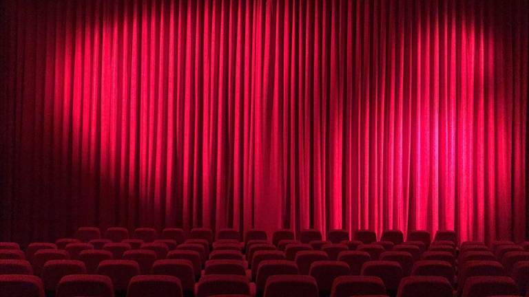 Per chi si alza il sipario? Arte politicamente “incompresa”