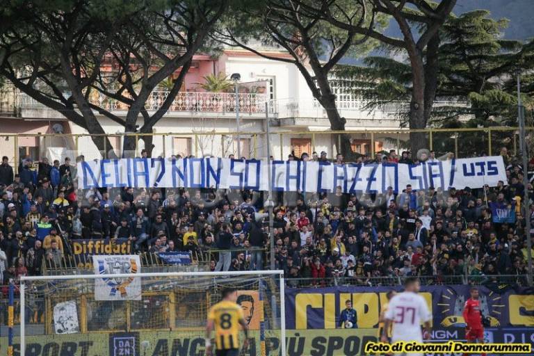 Juve Stabia, lo striscione della Curva Sud e le parole di Manniello