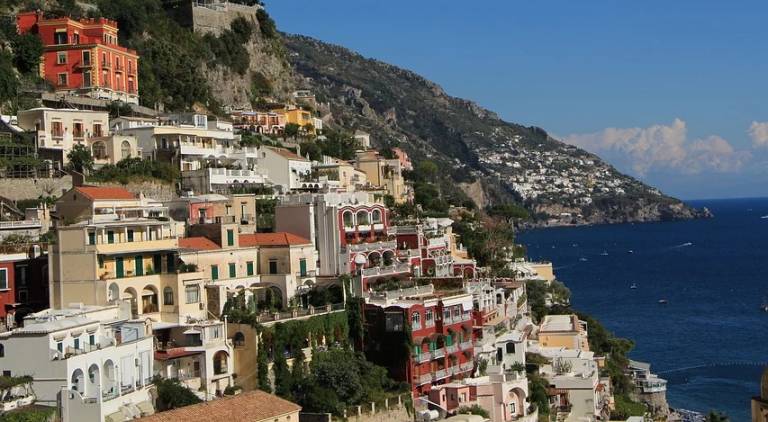 Campania, Abbac: “Momento complicato, la Regione dichiari lo stato di crisi per il settore turismo”