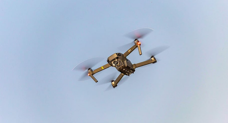 Napoli, drone trasporta cellulari all’interno del Carcere di Secondigliano: sequestrati