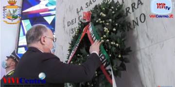Il Ministro Gualtieri depone una corona d'alloro per la GdF