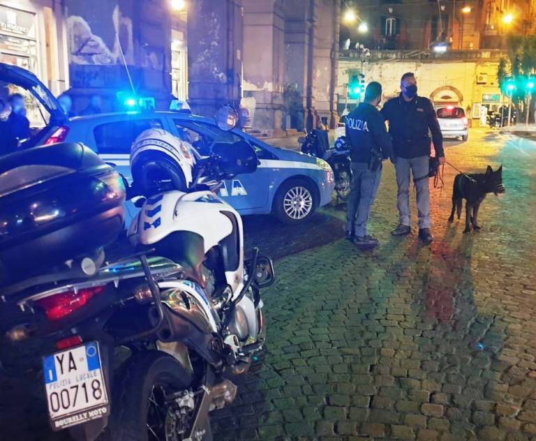 Controlli di Polizia: Alto impatto a Materdei e piazza Museo Nazionale
