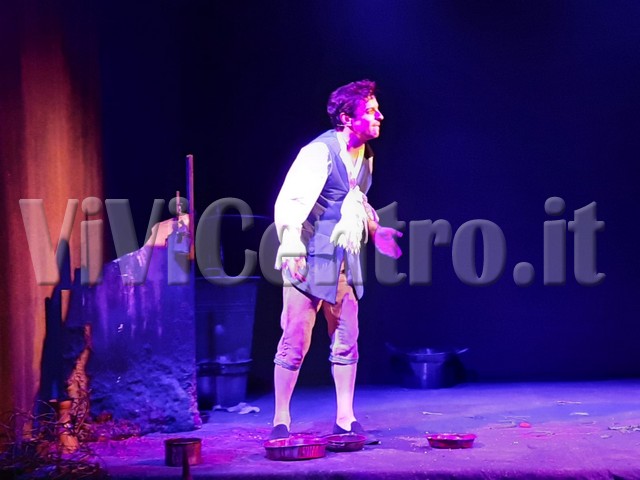 KLIMAX - Masseria Boccapianola I RACCONTI DELLA VILLA - IL BACIAMANO SUSY DEL GIUDICE E GIULIO CANCELLI