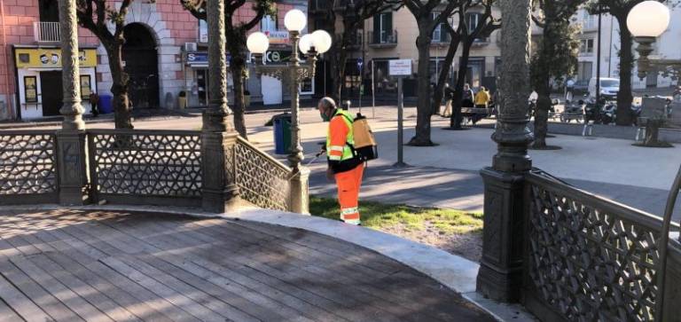 Castellammare, intensificate le attività di sanificazione, Cimmino: “Ognuno faccia la sua parte”