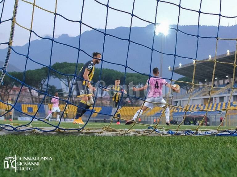 La Bastonatura di ViViCentro.it – Fermate gli orrori arbitrali in Lega Pro!