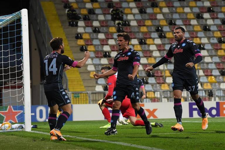 Mertens o Petagna, il folletto o il bulldozer per l’attacco azzurro