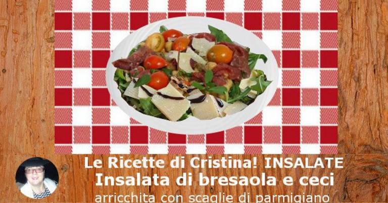 Insalata di bresaola e ceci arricchita con scaglie di parmigiano