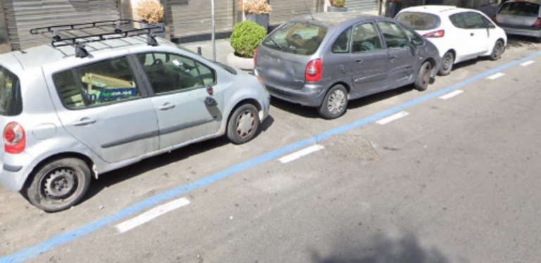Napoli, pagamento strisce blu sospeso per alcune categorie di lavoratori e volontari