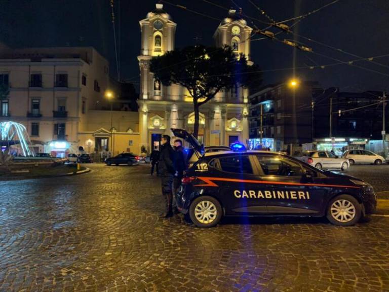 Portici: truffa vendita di scarpe sui social. Corriere denunciato