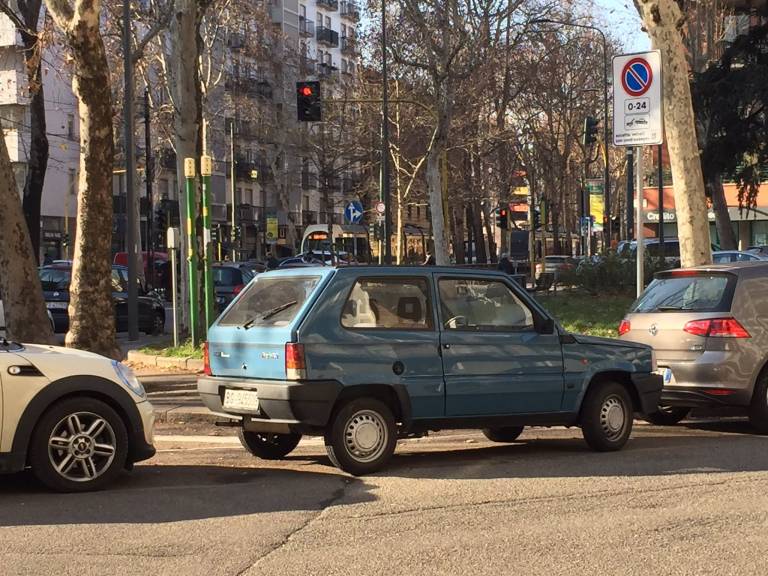 Aiutiamo Lucia, 75 anni, a ritrovare la Fiat Panda Blu del 1990 rubata a Scafati