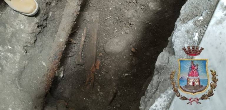Castellammare, scoperti nuovi reperti nel corso della ristrutturazione di Palazzo Farnese