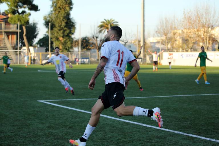 Liccardi resta al Sorrento: il “Toro” vestirà ancora di rossonero