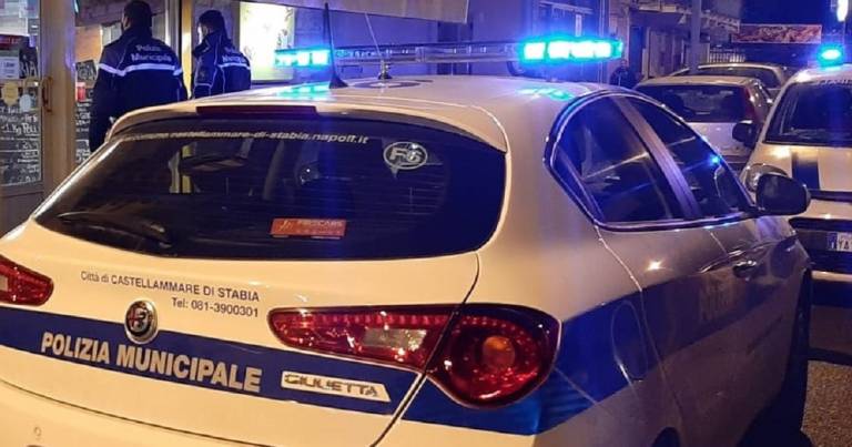 Controlli stringenti a Castellammare: 76 verbali e 18 sanzioni
