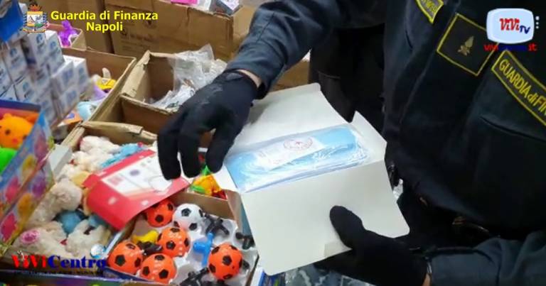 GdF Napoli: sequestro di prodotti contraffatti, 2 denunce (VIDEO)
