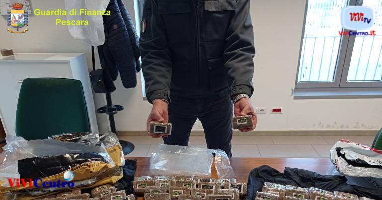 Pescara, GdF, un arresto e 6 Kg di hashish sequestrati