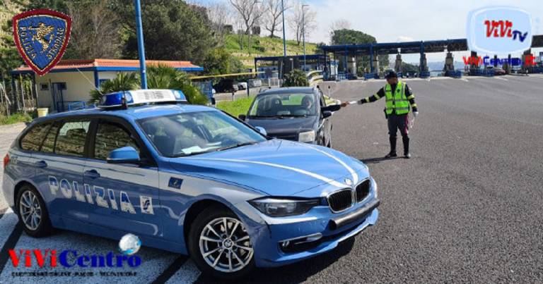 Ischia: lancia oggetti contro i passanti e aggredisce i poliziotti. Arrestato