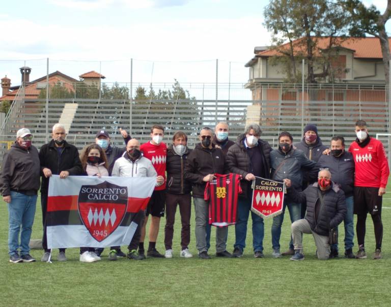 Il Sorrento ritrova il suo stemma storico grazie ai tifosi