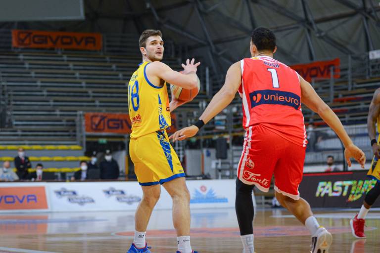 La Givova Scafati vola: finisce 79-60 il big match contro l’Unieuro Forlì