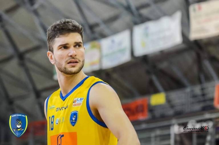 Riccardo Rossato resterà ancora in gialloblu: prolungato il contratto con Scafati