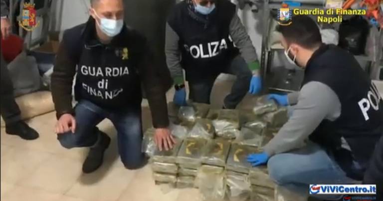 Polizia e Gdf Napoli, sequestro droga,armi,5arresti 2denunce