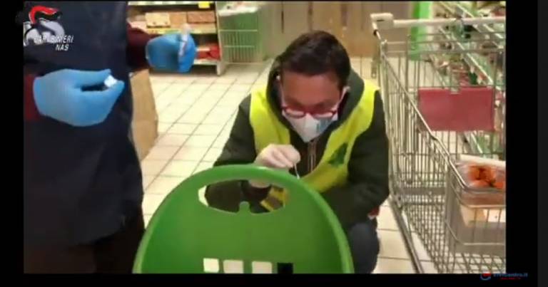 Controlli dei NAS nei supermercati. 18 positivi e 12 esercizi chiusi VIDEO