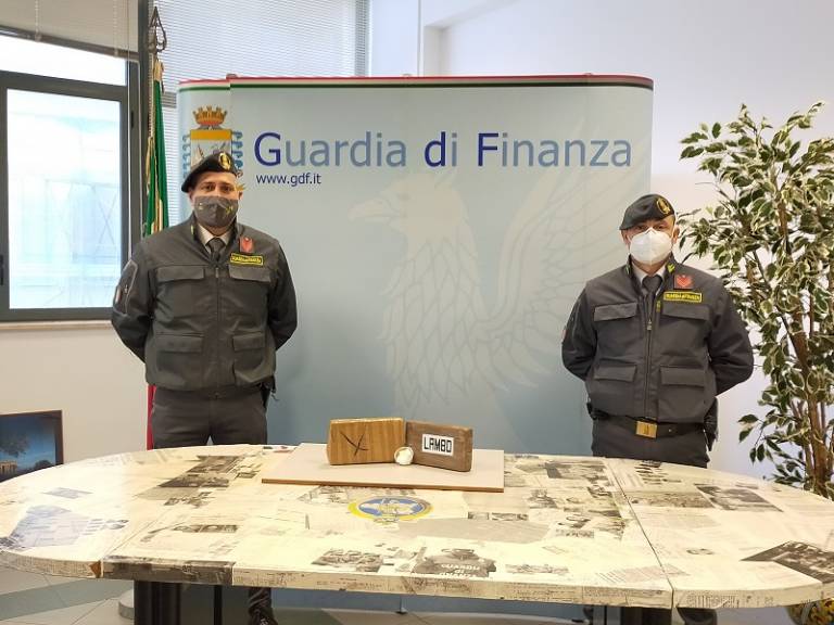 Corriere della droga arrestato e sequestrati 2,3 kg di cocaina