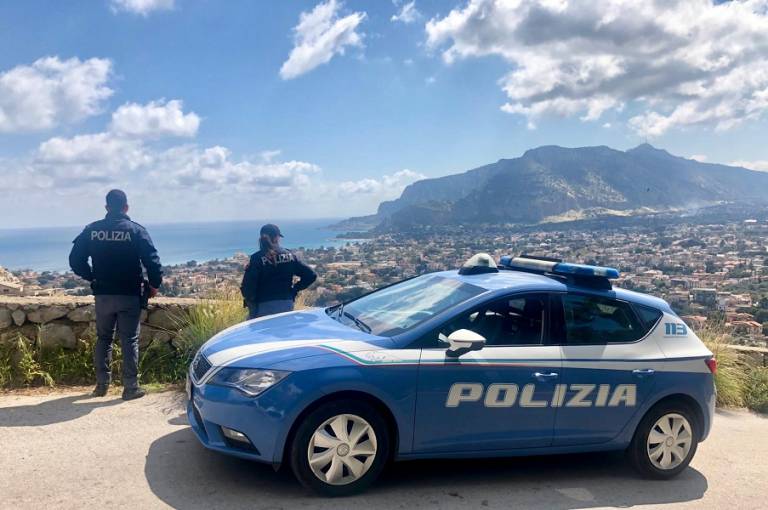 Un uomo e una donna ai domiciliari per “atti persecutori”