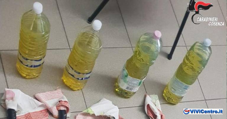 2 fratelli trovati in possesso di bottiglie incendiarie artigianali