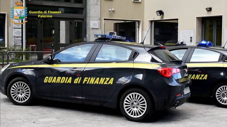 Bloccati 3 tunisini che s’imbarcavano al porto con 51 mila euro
