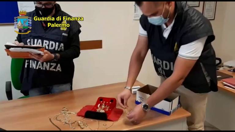 Si era appropriato dei beni del fratello gravemente malato: sequestratigli 112 mila euro