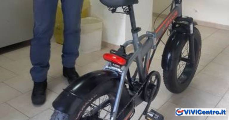 Napoli: Polizia denuncia ladri di auto e di bici elettrica