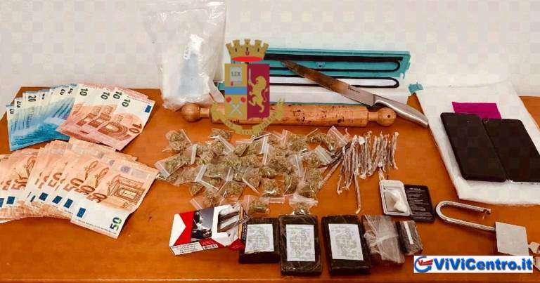 Napoli: arrestata 41enne per detenzione ai fini di spaccio di stupefacenti