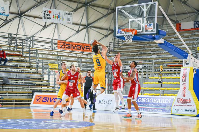 Givova Scafati subito avanti contro Chieti: Gara 1 finisce 78-63