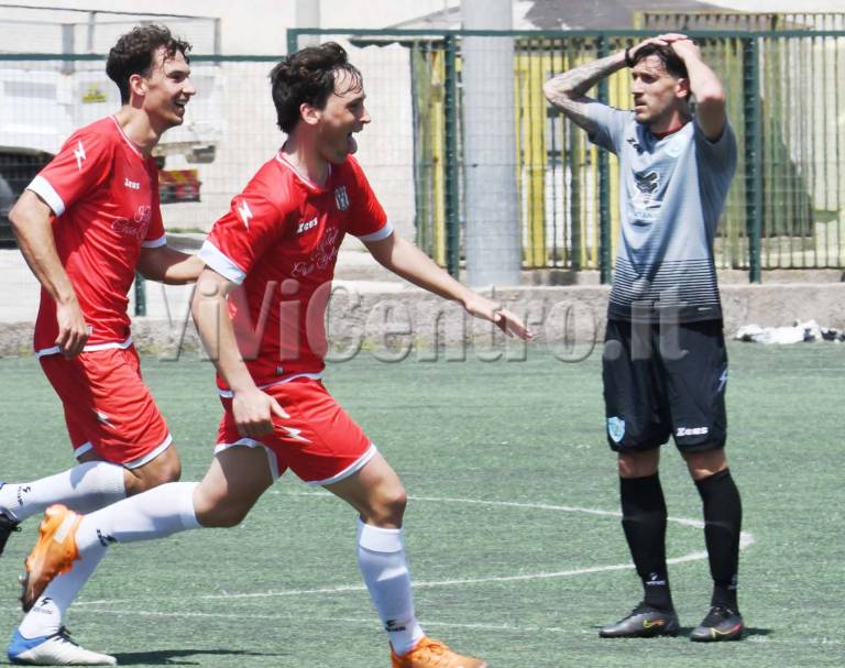 Immenso Real Forio con un super De Luise ,2-1 alla corazzata Pianura
