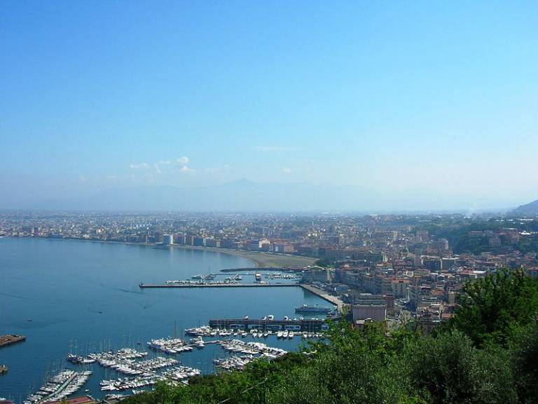 Castellammare di Stabia: l’incantesimo di Natale scatena i contagi