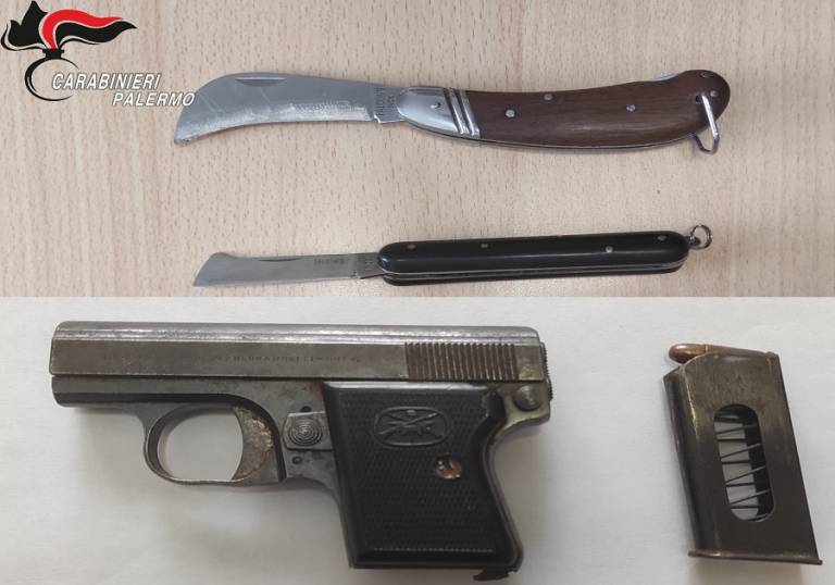 A spasso con pistola e coltelli, in manette 56enne incensurato