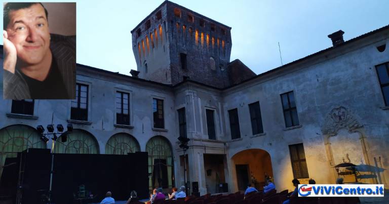 Sergio Mascherpa nello spettacolo teatrale Piazza Grande a Padernello