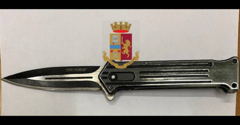 Napoli: denunciato 64enne per porto d’armi atti ad offendere