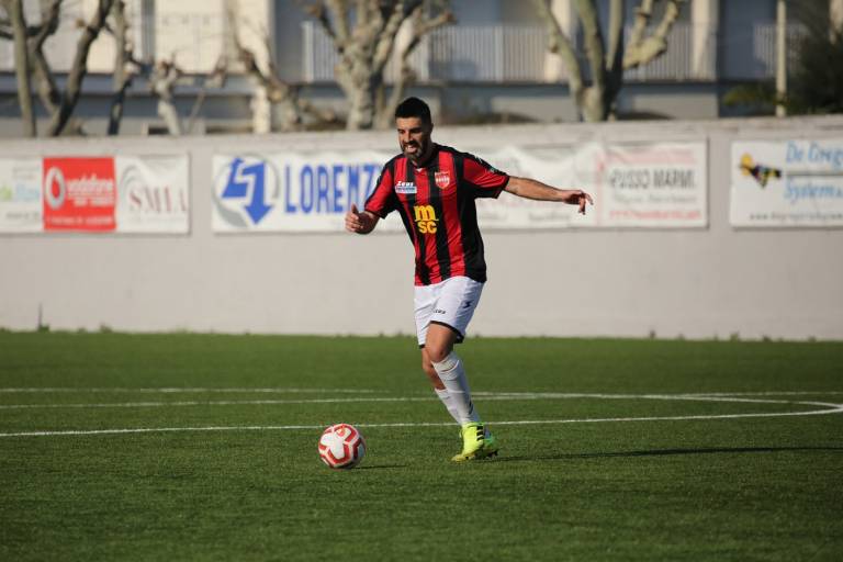Davide Cacace resta in rossonero: il Sorrento riparte dal suo vice-capitano