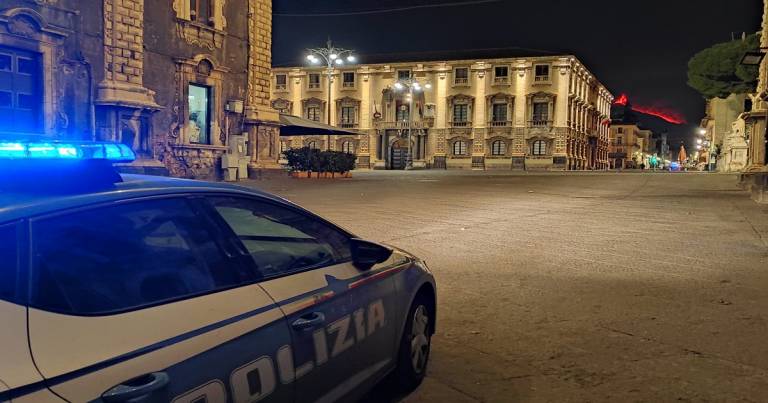 Discoteca abusiva in un lido con 500 senza mascherina: locale sanzionato e chiuso per 5 gg