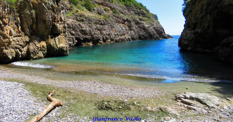 Punta Campanella; rimozione rifiuti presso il Fiordo di Crapolla
