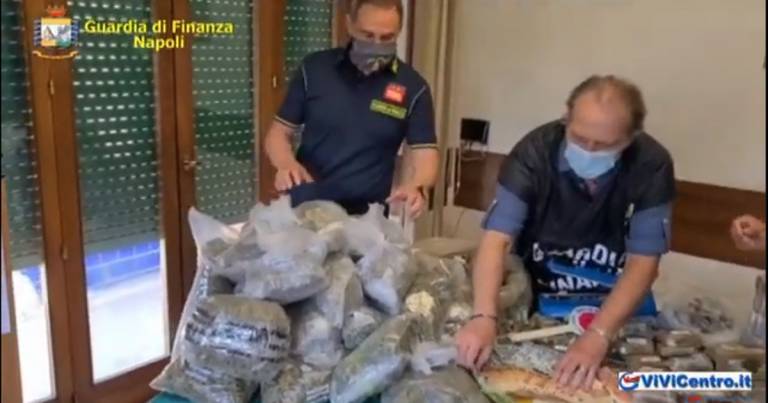 GdF Napoli: sequestrati oltre 22 kg tra hashish e marijuana. 3 arresti