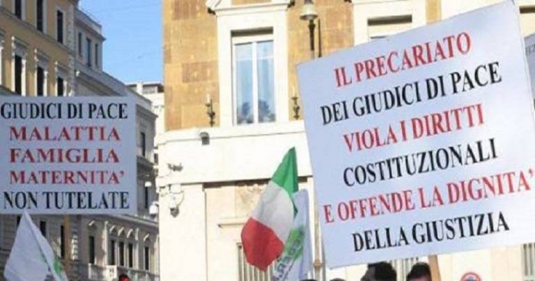 La UE mette in mora l’Italia per le norme di lavoro che penalizzano i Magistrati onorari