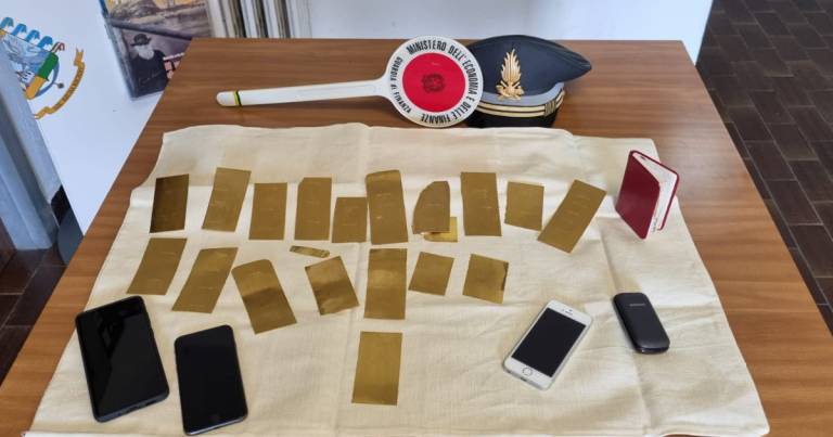 Sequestrati, al confine svizzero, 800 gr di oro detenuti illegalmente