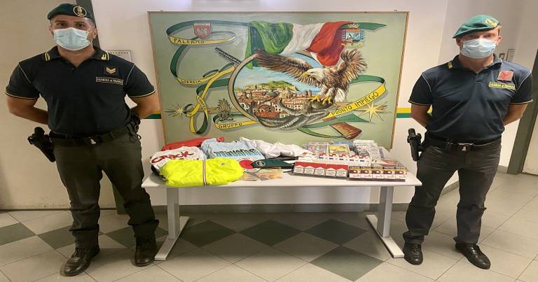 Sequestrati capi contraffatti, cd-dvd e sigarette di contrabbando