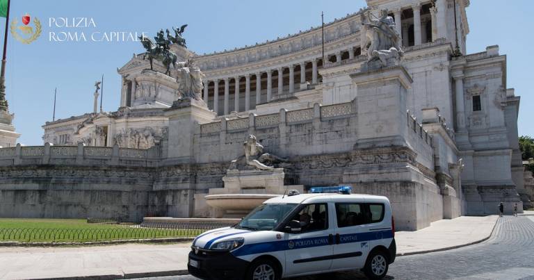 Si perde a causa di vuoti di memoria e vaga per tre giorni nella Capitale