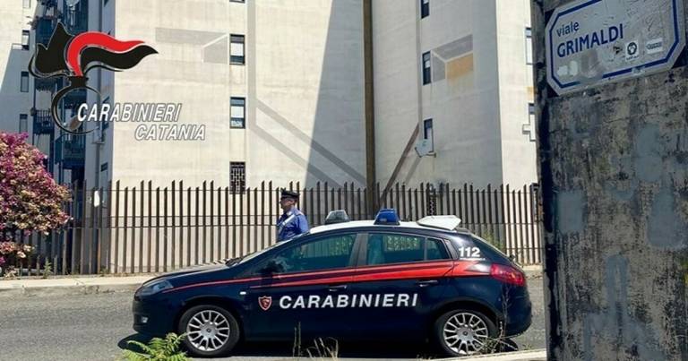 Tenta di bruciare la madre per avergli rifiutato i soldi