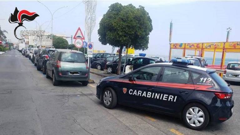 Ubriaco, picchia la compagna, denunciato e allontanato dai CC